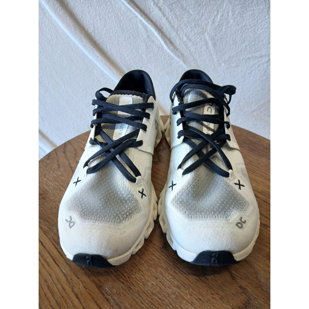 On Running Cloud women’s Running Shoes in White and Black sz 7 - Picture 8 of 9